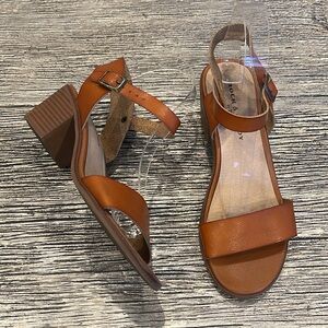 Rock & Candy by Zigi Roselyn Faux Leather Sandals Size 7